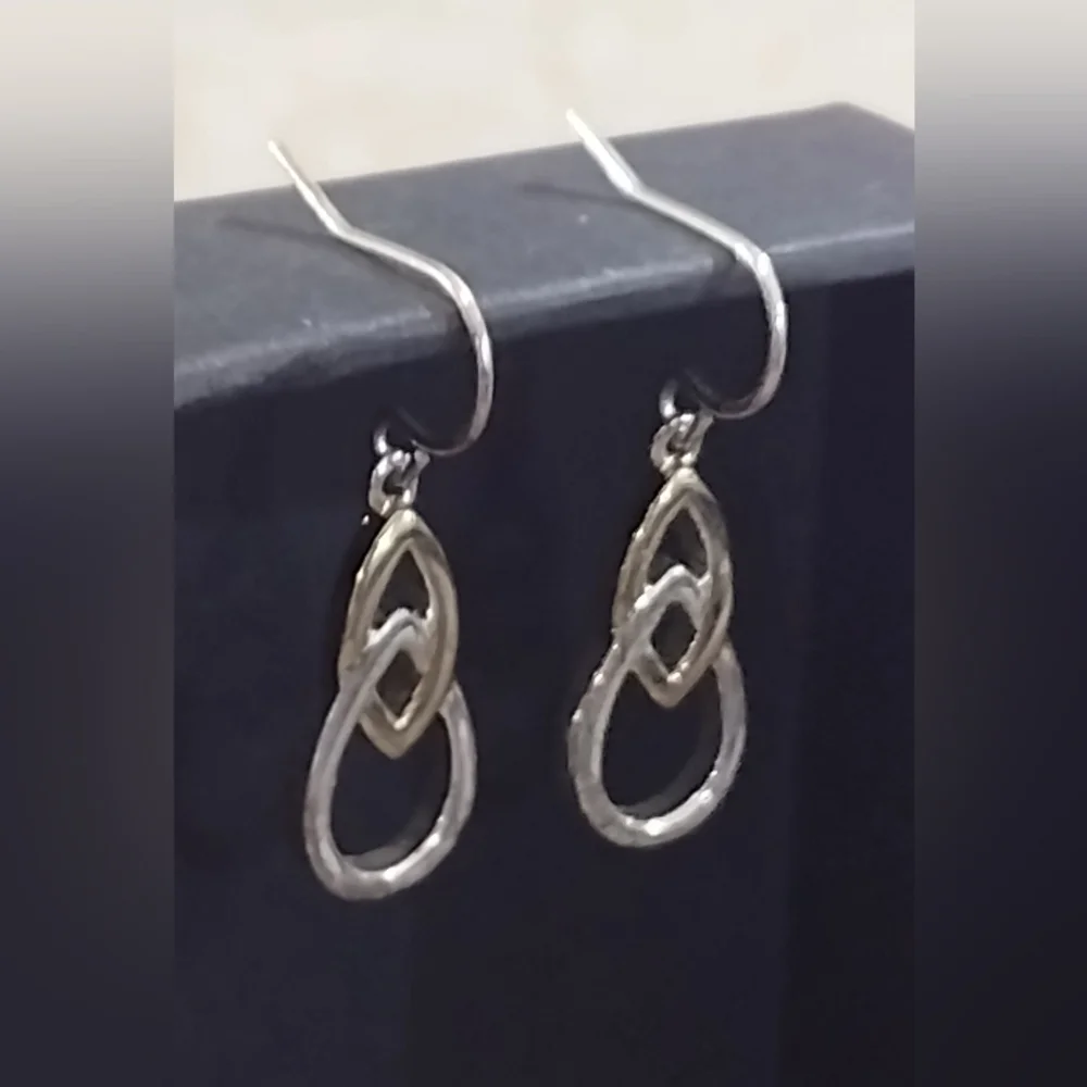 Earrings - Picture 2 of 4